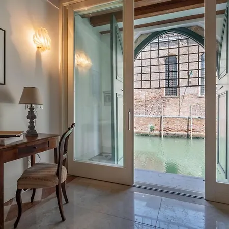 Apartment Canal View Venice